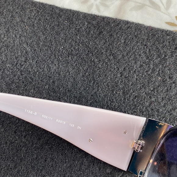 Ladies Salvatore Ferragamo, blinged up sunglasses in light mauve with black lens - Picture 5 of 12